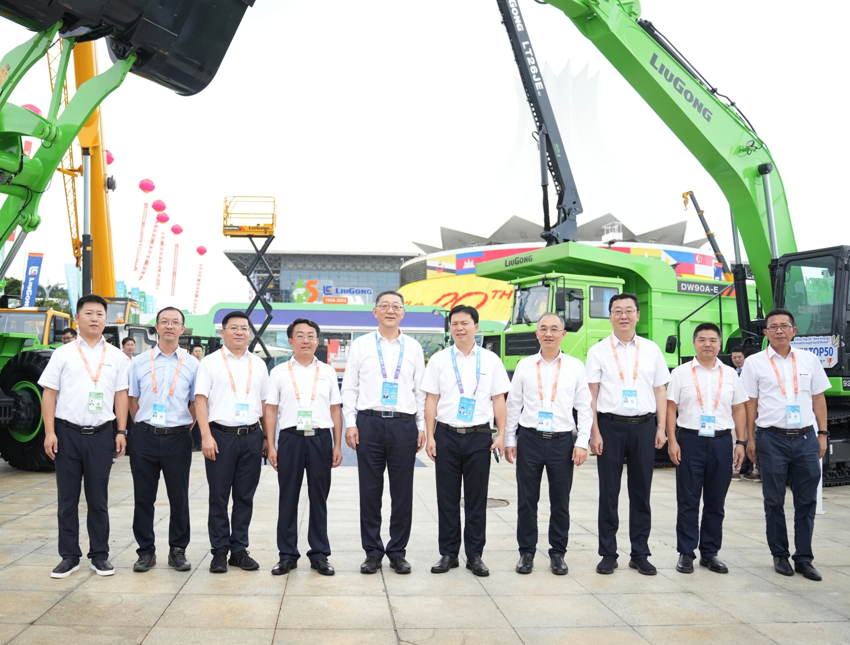 张壮市长到柳工集团桂味联展台参观调研