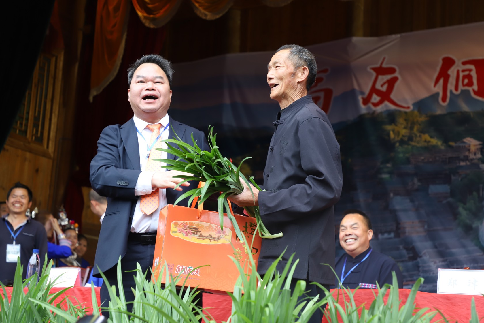 韭菜擂台赛第一名颁奖_副本.jpg