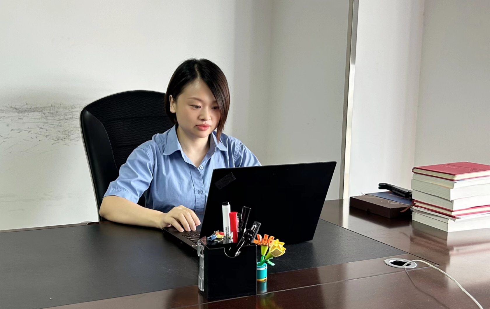 杨莎莎_副本.jpg